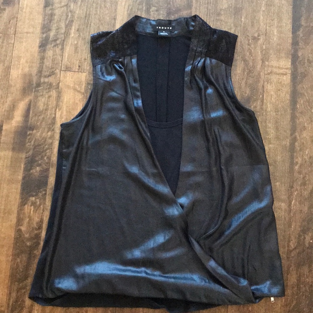 Trouve Black top